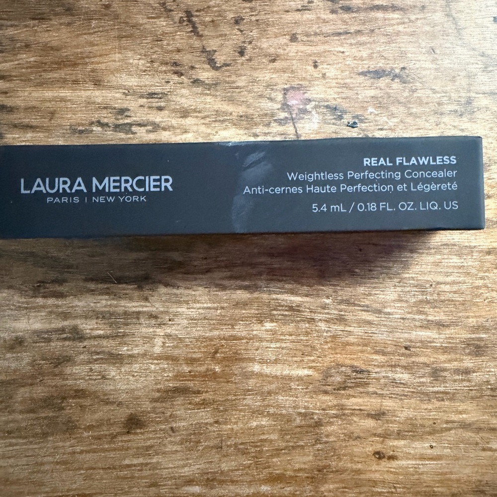 laura mercier Real Flawless Weightless Perfecting Concealer - Black Packaging